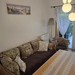 Holiday home Charmantes Haus 100m Vom Entfernt Fuer 6 Personen By Interhome
