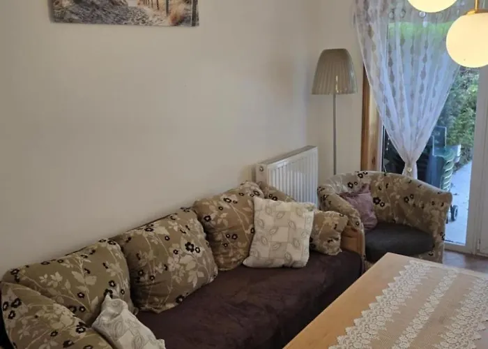 Ferienhaus Charmantes Haus 100m Vom Entfernt Fuer 6 Personen By Interhome