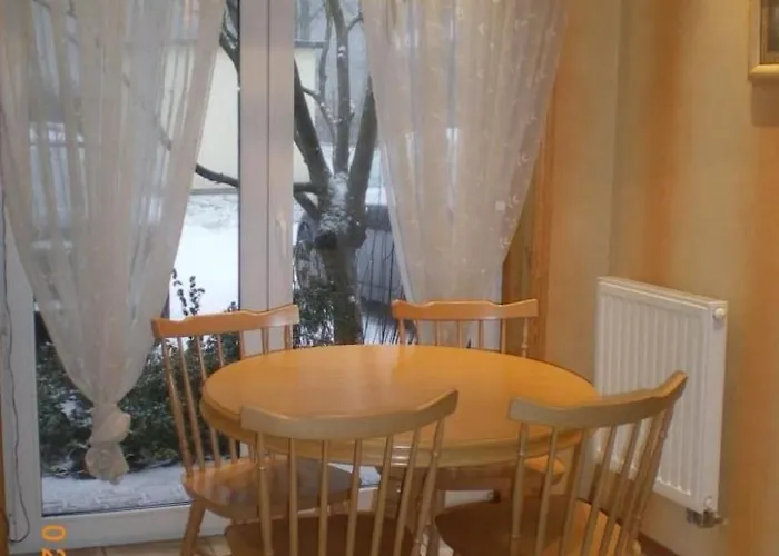 Ferienhaus Charmantes Haus 100m Vom Entfernt Fuer 6 Personen By Interhome *